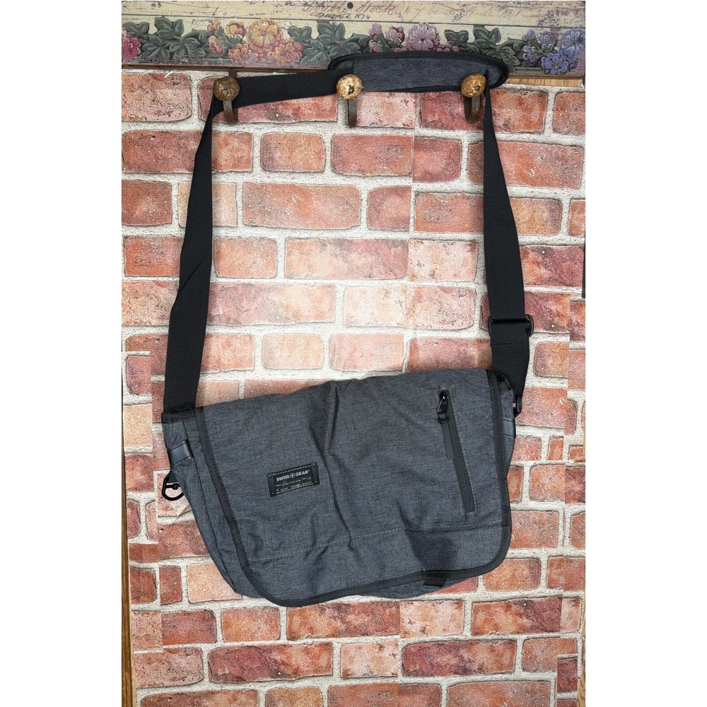 SwissGear Messenger Bag Gray Crossbody Laptop Travel Satchel WTRA-14-JH-3106
